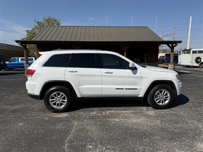 2018 Jeep Grand Cherokee Laredo   - Photo 2 - Nocona, TX 76255