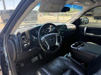2009 GMC Sierra 1500 SLE - Photo 12 - Nocona, TX 76255
