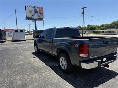 2009 GMC Sierra 1500 SLE - Photo 5 - Nocona, TX 76255