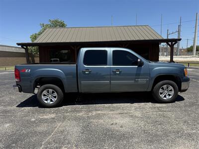 2009 GMC Sierra 1500 SLE - Photo 2 - Nocona, TX 76255