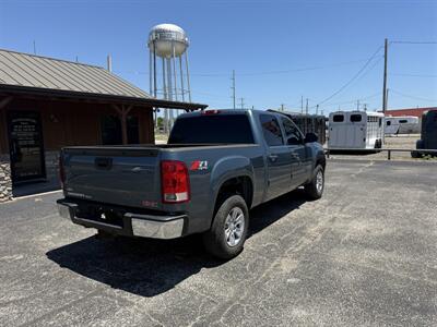 2009 GMC Sierra 1500 SLE - Photo 3 - Nocona, TX 76255