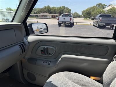 1997 Chevrolet Suburban C1500   - Photo 14 - Nocona, TX 76255