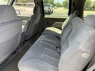 1997 Chevrolet Suburban C1500   - Photo 13 - Nocona, TX 76255