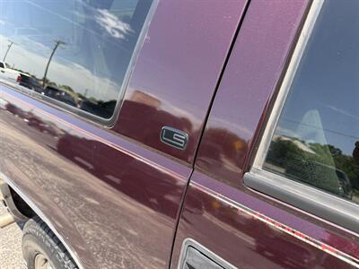 1997 Chevrolet Suburban C1500   - Photo 21 - Nocona, TX 76255