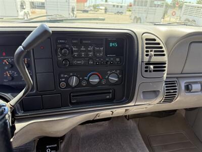 1997 Chevrolet Suburban C1500   - Photo 16 - Nocona, TX 76255
