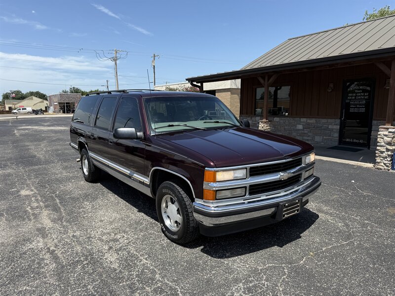 1997 Chevrolet Suburban C1500 - Photo 1 - Nocona, TX 76255
