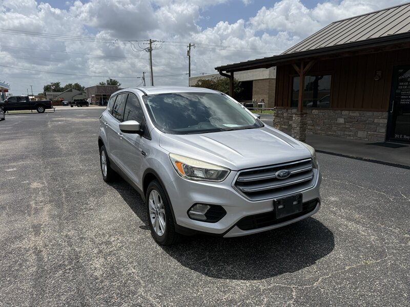 2017 Ford Escape SE   - Photo 1 - Nocona, TX 76255