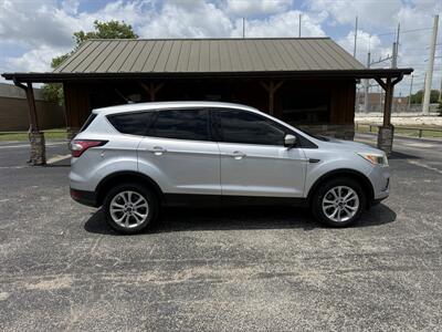 2017 Ford Escape SE   - Photo 2 - Nocona, TX 76255