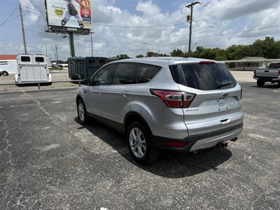 2017 Ford Escape SE   - Photo 5 - Nocona, TX 76255