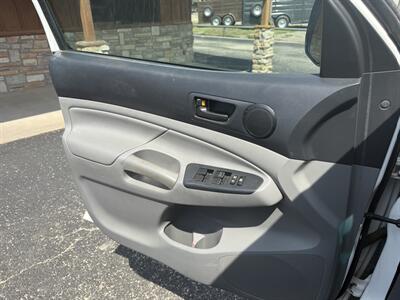 2012 Toyota Tacoma V6 4WD   - Photo 18 - Nocona, TX 76255