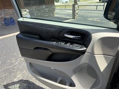 2016 Dodge Grand Caravan SXT   - Photo 17 - Nocona, TX 76255