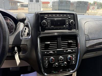 2016 Dodge Grand Caravan SXT   - Photo 15 - Nocona, TX 76255