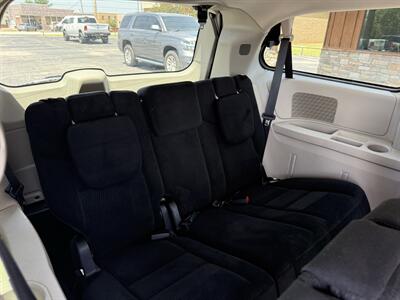 2016 Dodge Grand Caravan SXT   - Photo 12 - Nocona, TX 76255