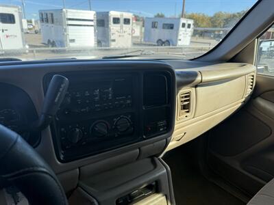 2001 Chevrolet Silverado 2500 LS 4WD   - Photo 14 - Nocona, TX 76255