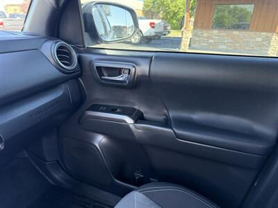 2022 Toyota Tacoma TRD Pro   - Photo 14 - Nocona, TX 76255