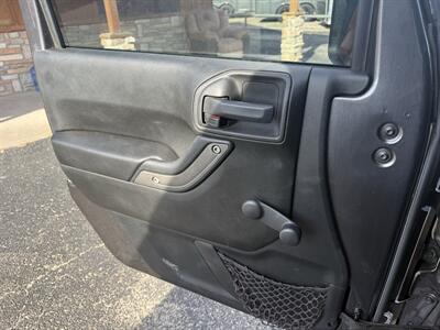 2016 Jeep Wrangler Unlimited 4WD   - Photo 15 - Nocona, TX 76255