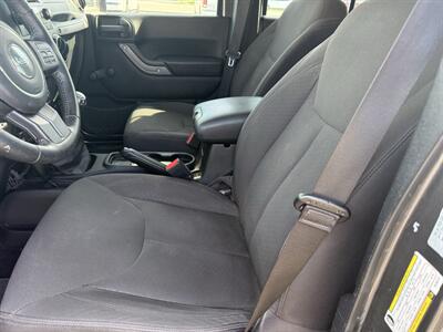 2016 Jeep Wrangler Unlimited 4WD   - Photo 8 - Nocona, TX 76255