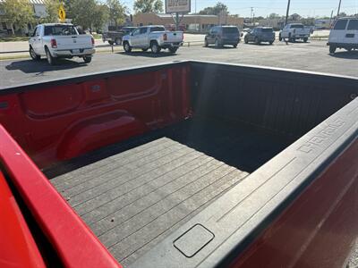 2015 Chevrolet Silverado 1500 LT - Photo 17 - Nocona, TX 76255