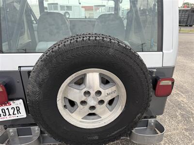 1989 Jeep Wrangler Laredo 2dr Laredo   - Photo 17 - Nocona, TX 76255
