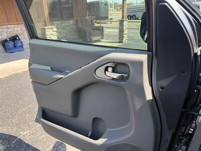 2016 Nissan Frontier SV 4WD - Photo 15 - Nocona, TX 76255