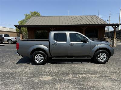 2016 Nissan Frontier SV 4WD - Photo 2 - Nocona, TX 76255
