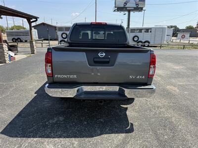 2016 Nissan Frontier SV 4WD - Photo 4 - Nocona, TX 76255