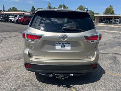 2015 Toyota Highlander LE   - Photo 4 - Billings, MT 59102