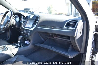 2011 Chrysler 300C   - Photo 38 - Downers Grove, IL 60515