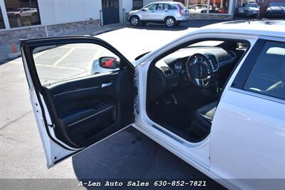 2011 Chrysler 300C   - Photo 16 - Downers Grove, IL 60515