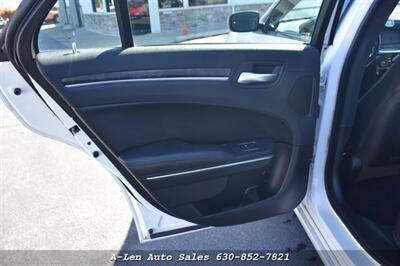 2011 Chrysler 300C   - Photo 24 - Downers Grove, IL 60515