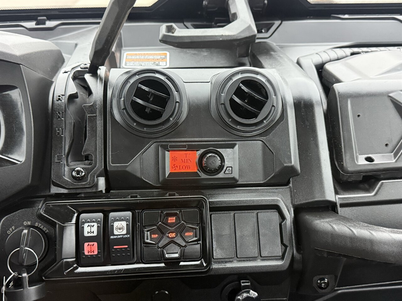 2022 Can-Am Defender Limited HD10   - Photo 12 - Martin, TN 38237