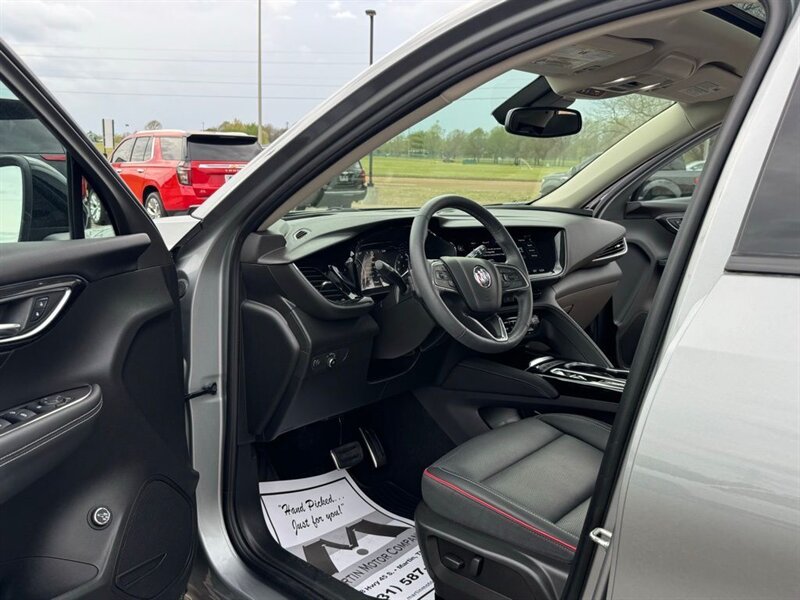 2023 Buick Envision Essence   - Photo 2 - Martin, TN 38237