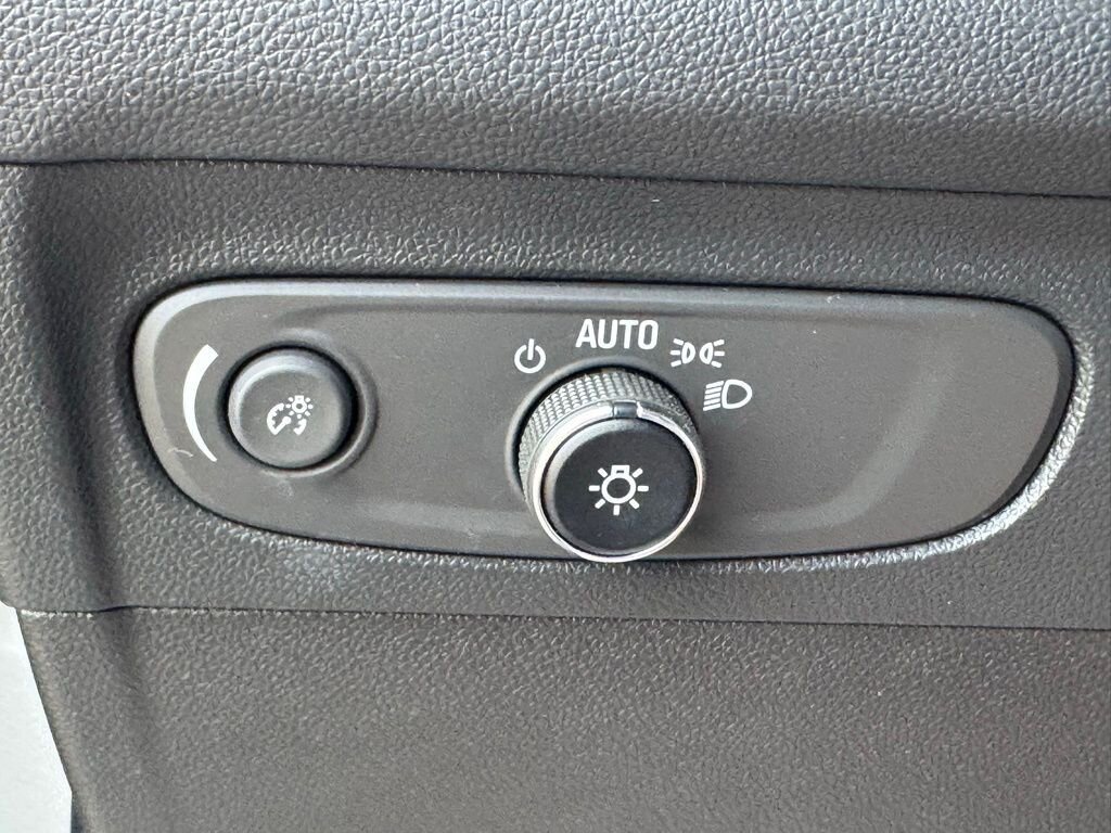 2023 Buick Envision Essence   - Photo 34 - Martin, TN 38237