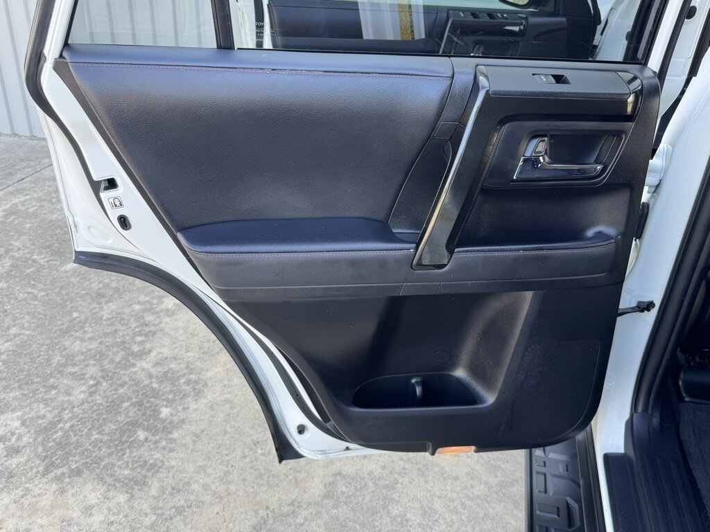 2022 Toyota 4Runner TRD Off-Road - Photo 36 - Martin, TN 38237
