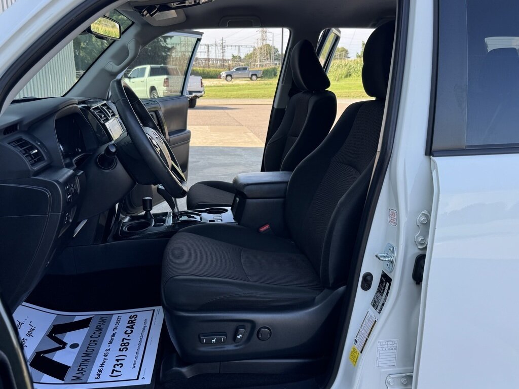 2022 Toyota 4Runner TRD Off-Road - Photo 32 - Martin, TN 38237