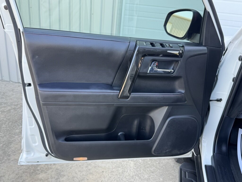 2022 Toyota 4Runner TRD Off-Road - Photo 33 - Martin, TN 38237