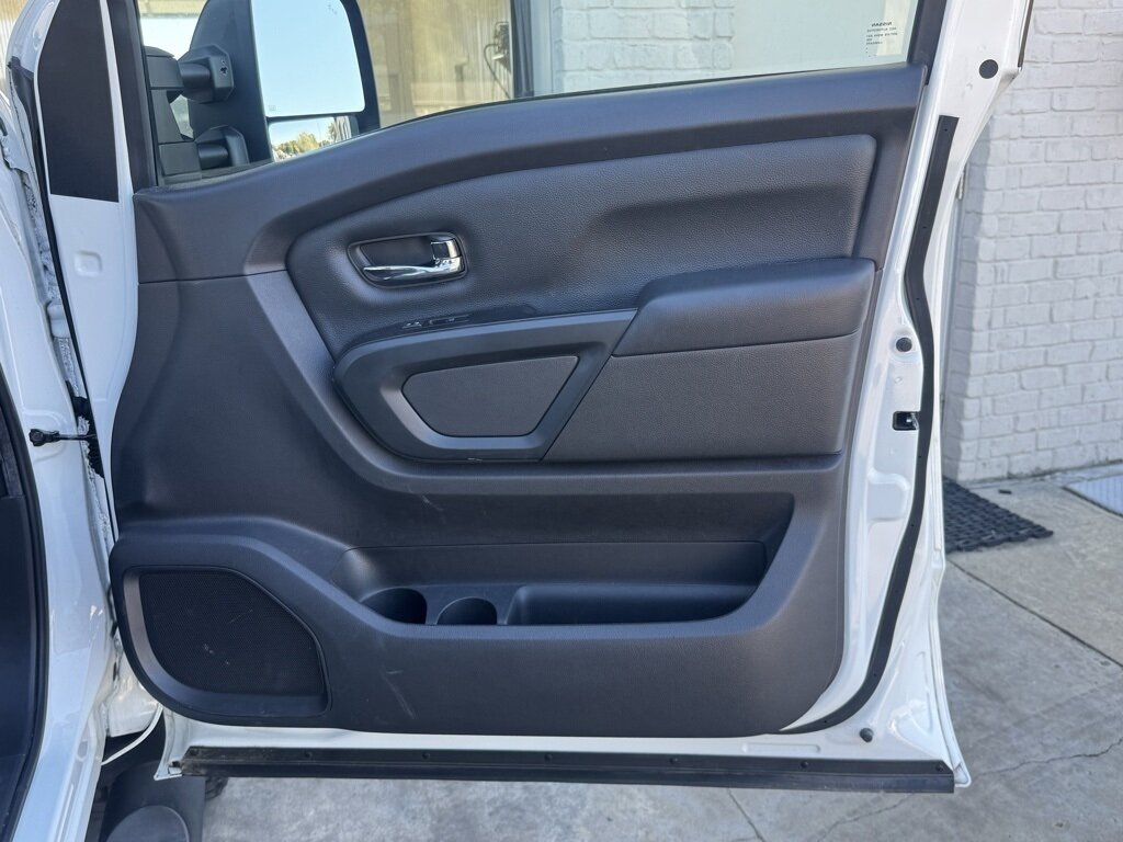 2019 Nissan Titan SV - Photo 44 - Martin, TN 38237