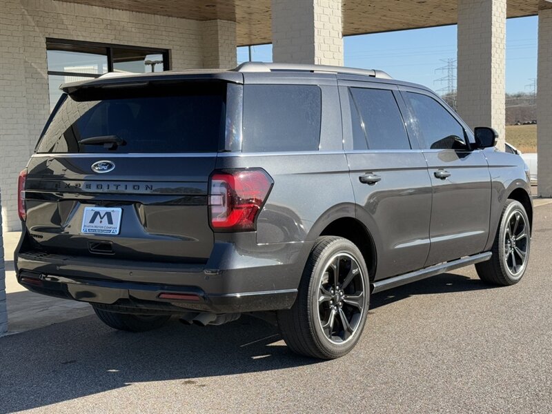 2022 Ford Expedition Limited   - Photo 3 - Martin, TN 38237