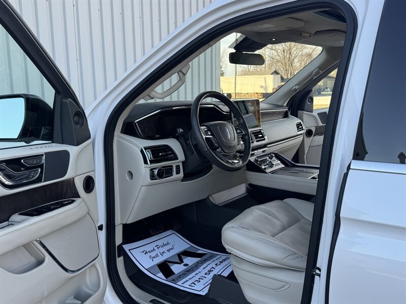 2018 Lincoln Navigator Reserve   - Photo 2 - Martin, TN 38237