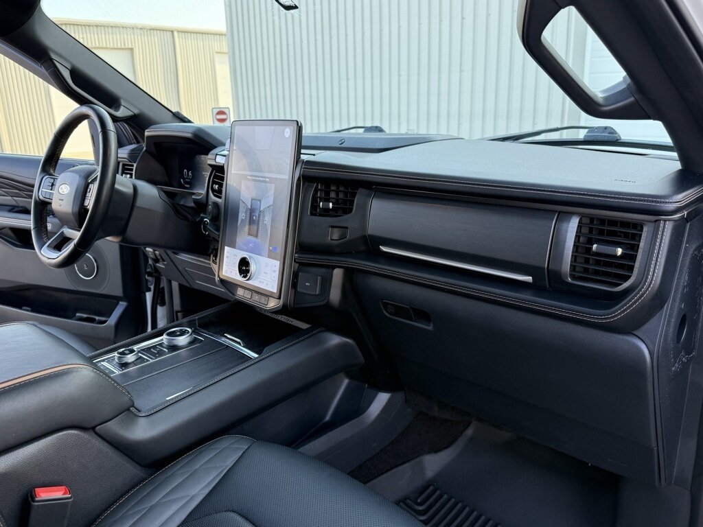 2023 Ford Expedition MAX Platinum   - Photo 41 - Martin, TN 38237