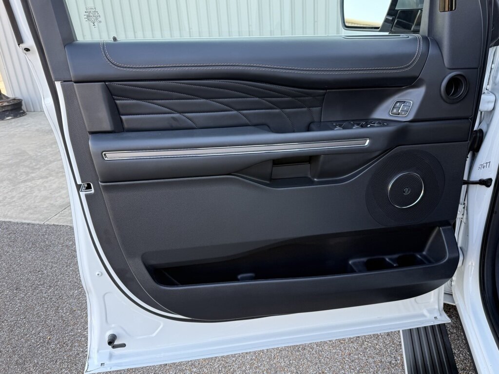 2023 Ford Expedition MAX Platinum   - Photo 30 - Martin, TN 38237