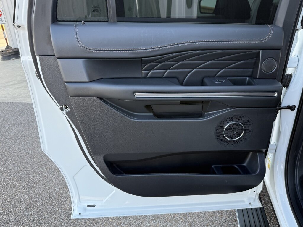 2023 Ford Expedition MAX Platinum   - Photo 34 - Martin, TN 38237