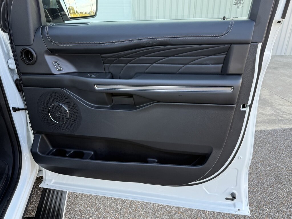 2023 Ford Expedition MAX Platinum   - Photo 42 - Martin, TN 38237