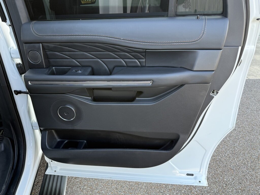 2023 Ford Expedition MAX Platinum   - Photo 38 - Martin, TN 38237
