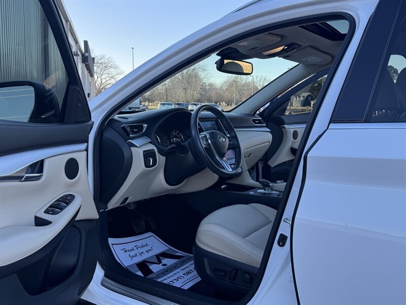 2021 INFINITI QX50 LUXE   - Photo 2 - Martin, TN 38237