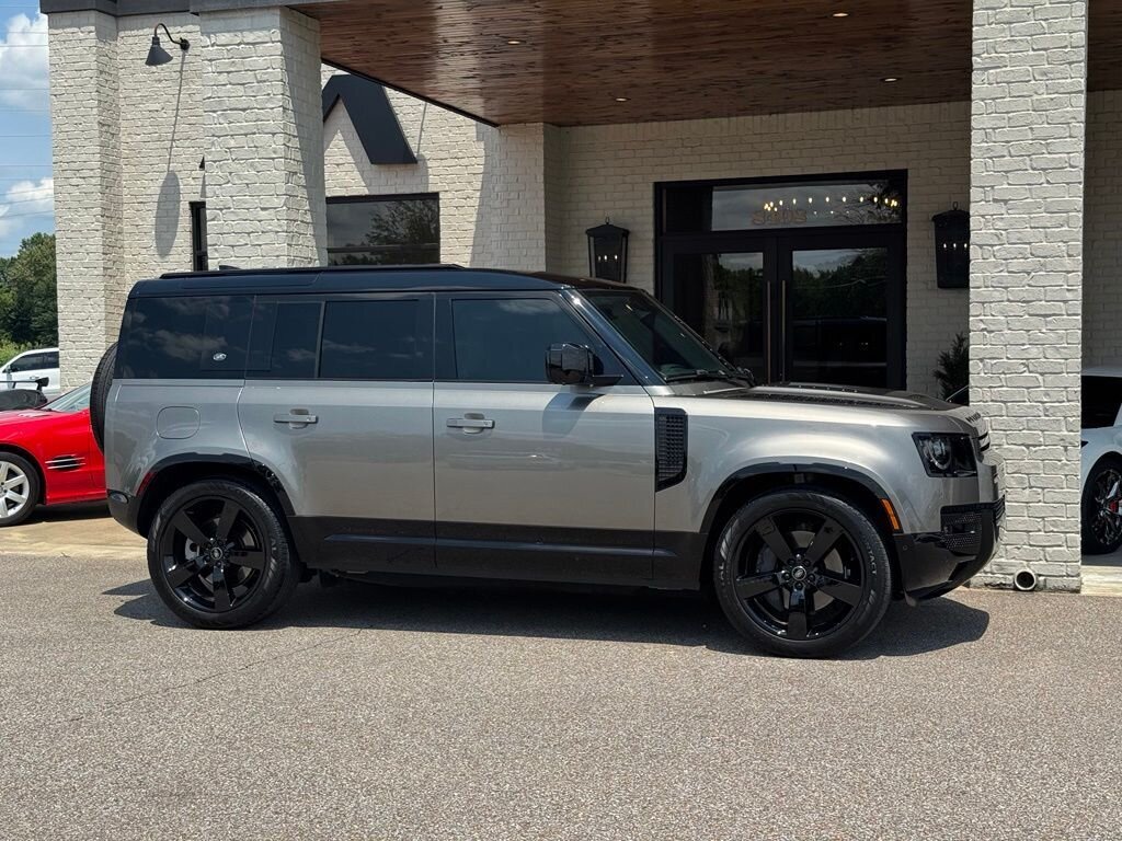 2023 Land Rover Defender X-Dynamic SE - Photo 16 - Martin, TN 38237