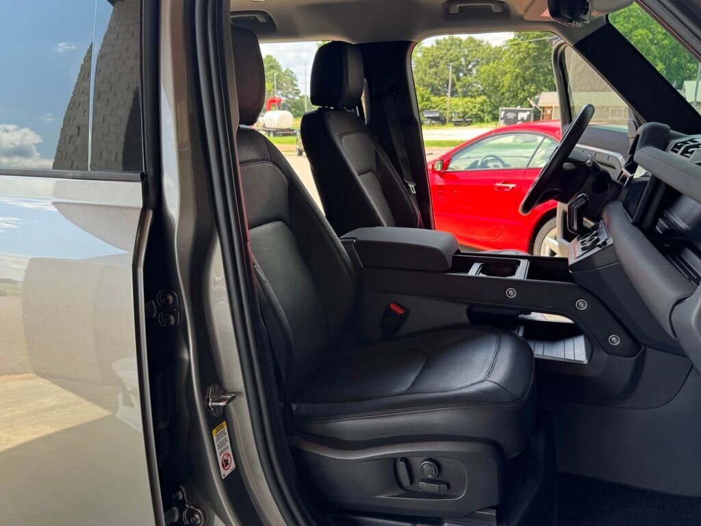 2023 Land Rover Defender X-Dynamic SE - Photo 43 - Martin, TN 38237
