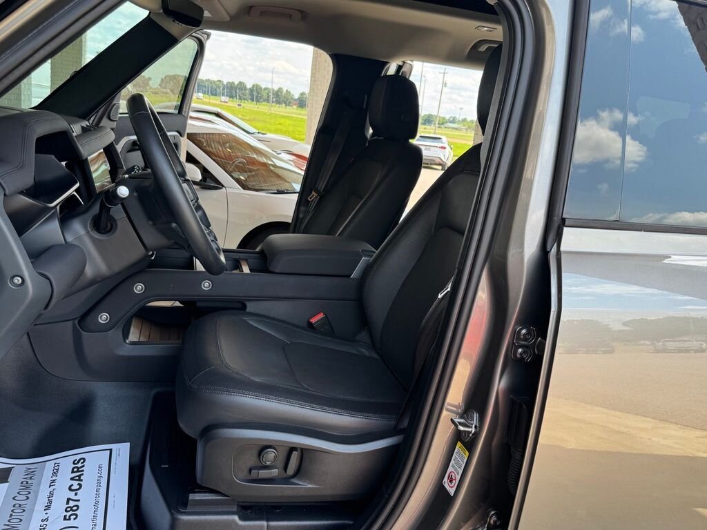 2023 Land Rover Defender X-Dynamic SE - Photo 32 - Martin, TN 38237