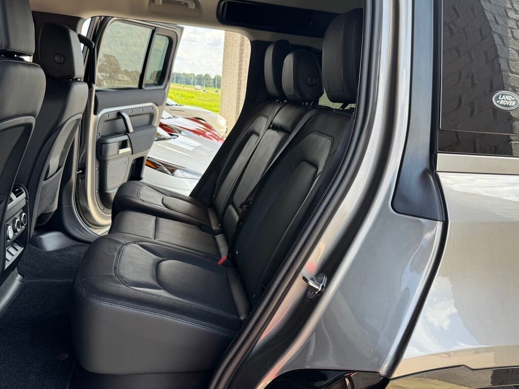 2023 Land Rover Defender X-Dynamic SE - Photo 35 - Martin, TN 38237