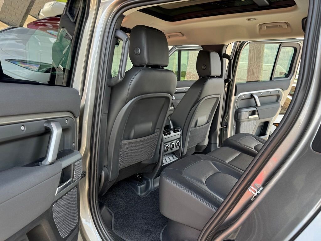2023 Land Rover Defender X-Dynamic SE - Photo 34 - Martin, TN 38237